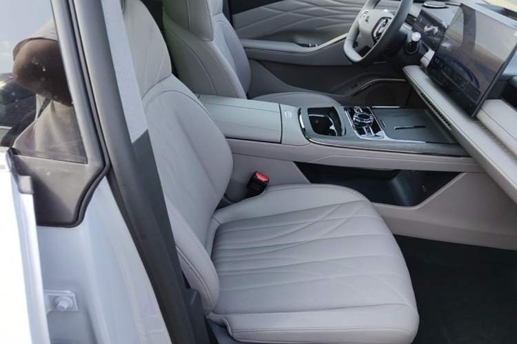 Used Geely Galaxy 8 2025 130km EM-i Flagship Edition Right Front Seat