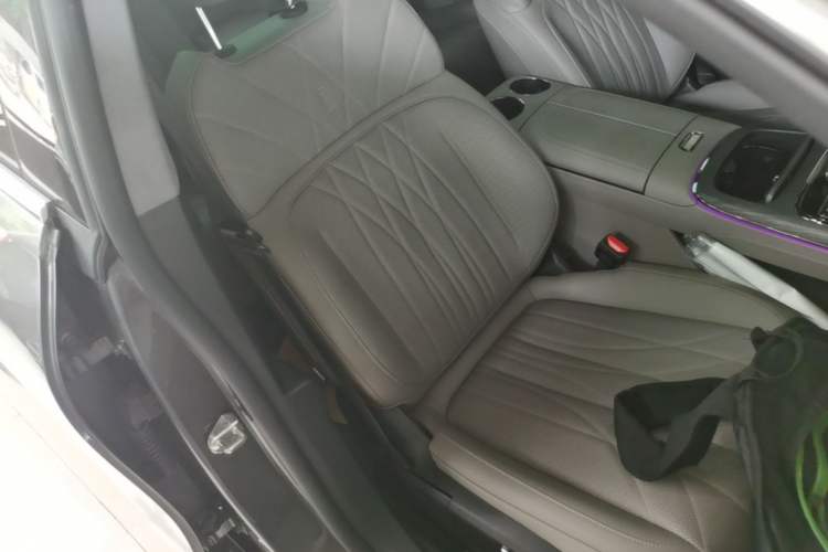 Used Geely Galaxy 8 2025 130km EM-i Flagship Edition Right Front Seat