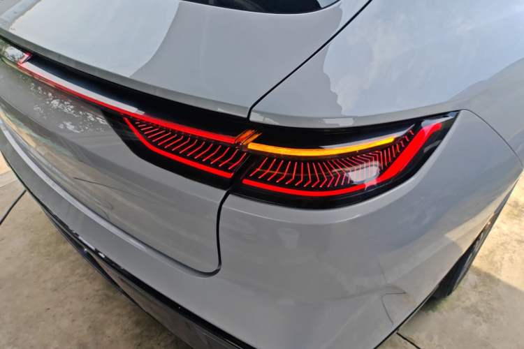 Used Geely Galaxy 8 2025 130km EM-i Prestige Edition Right Rear Taillight