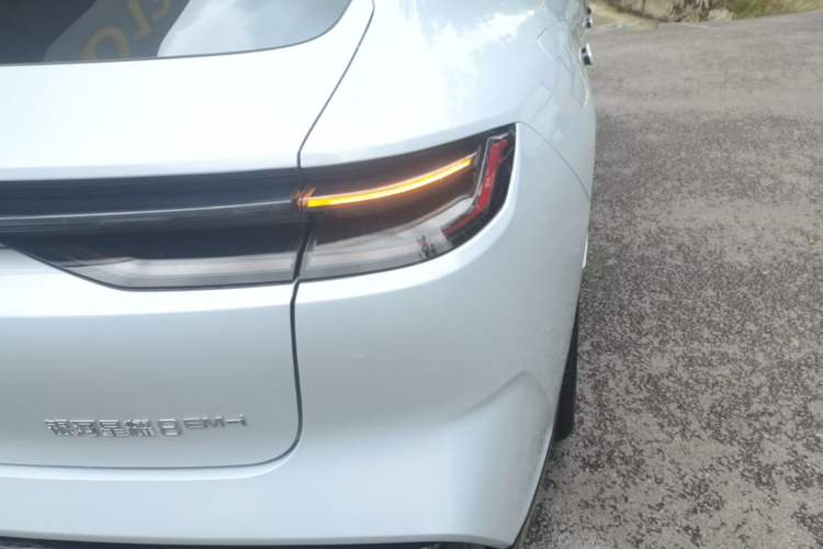 Used Geely Galaxy 8 2025 130km EM-i Flagship Edition Right Rear Taillight