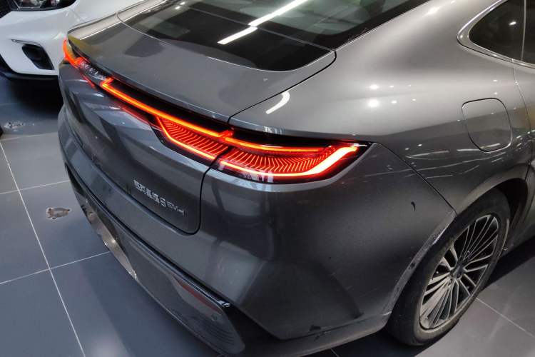 Used Geely Galaxy 8 2025 130km EM-i Deluxe Edition Right Rear Taillight