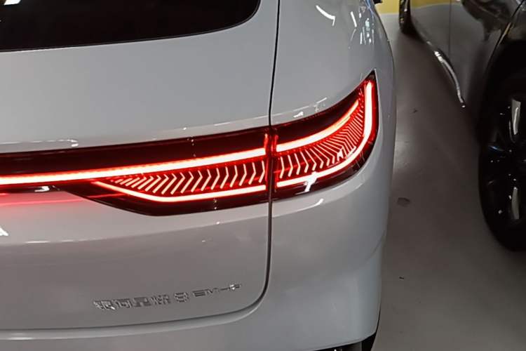 Used Geely Galaxy 8 2025 130km EM-P Exploration Edition Right Rear Taillight