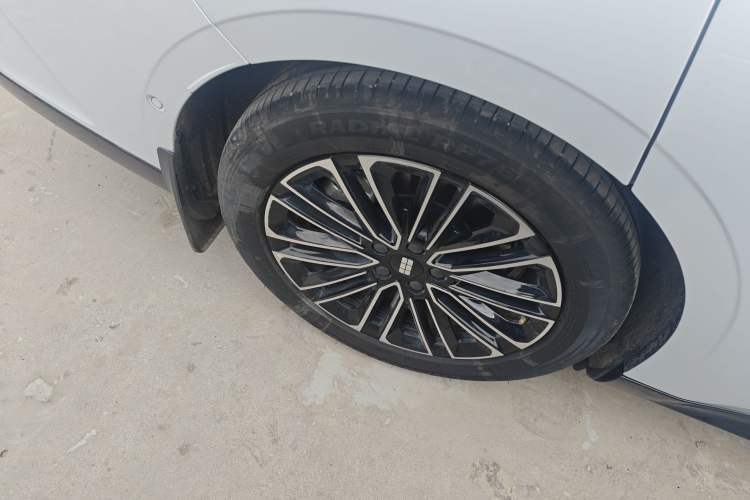 Used Geely Galaxy 8 2025 130km EM-i Prestige Edition Right Rear Wheel Hub