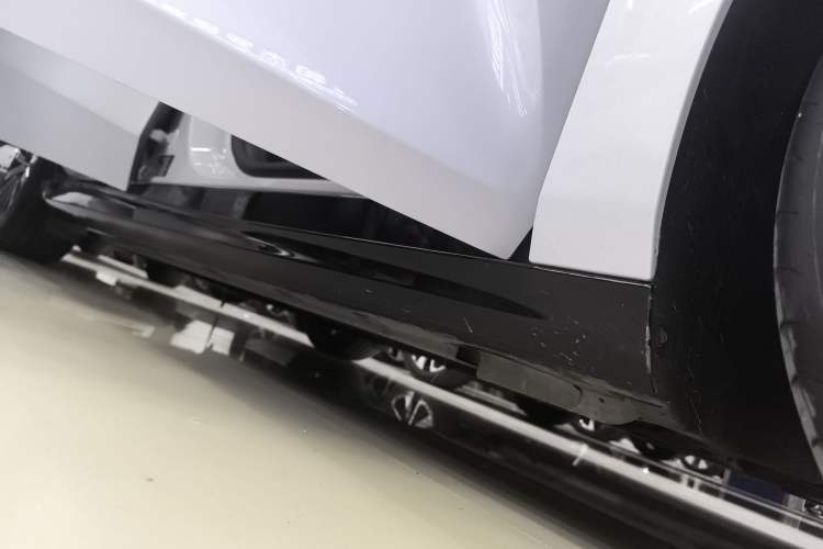 Used Geely Galaxy 8 2025 130km EM-P Starship Edition Right Side Sill