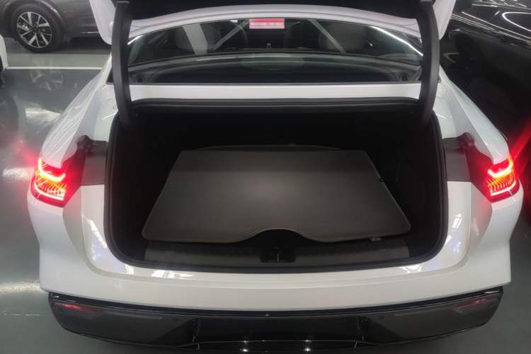 Used Geely Galaxy 8 2025 130km EM-i Deluxe Edition Trunk