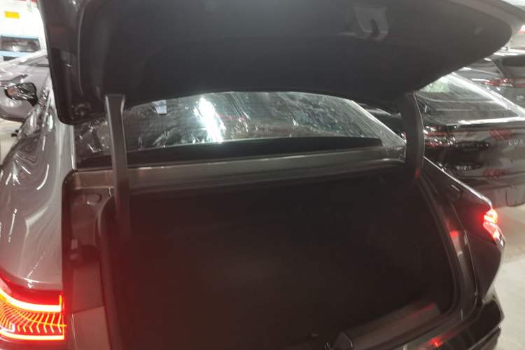 Used Geely Galaxy 8 2025 130km EM-i Prestige Edition Trunk