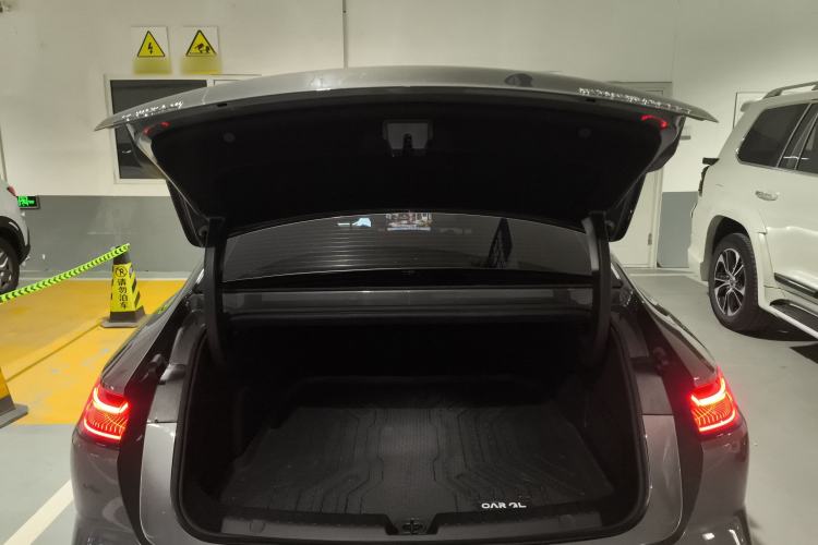 Used Geely Galaxy 8 2025 130km EM-i Prestige Edition Trunk
