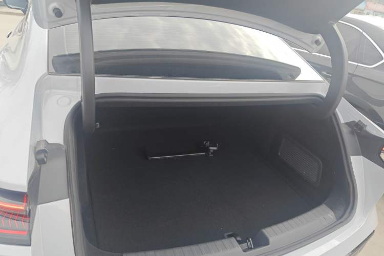 Used Geely Galaxy 8 2025 130km EM-i Prestige Edition Trunk