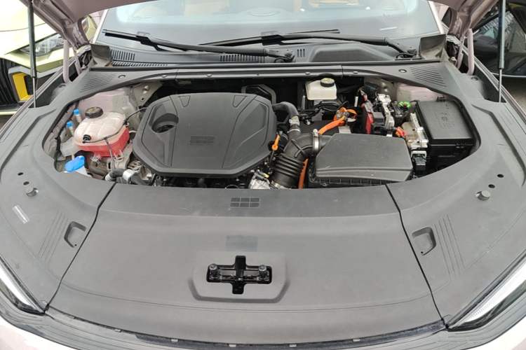 Used Geely Galaxy 8 2025 60km EM-i Luxury Edition Engine Bay