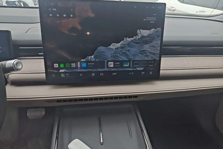 Used Geely Galaxy 8 2025 130km EM-P Starship Edition Audio And AC Panel