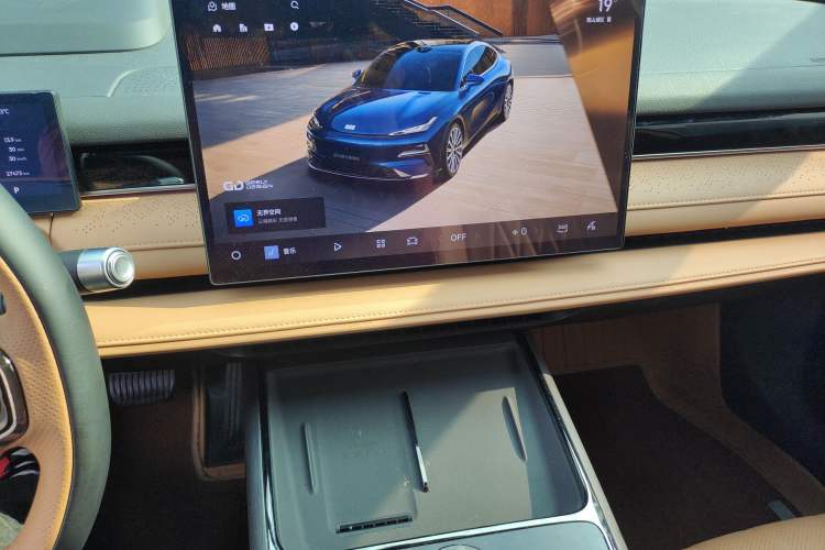 Used Geely Galaxy 8 2025 130km EM-P Starship Edition Audio And AC Panel