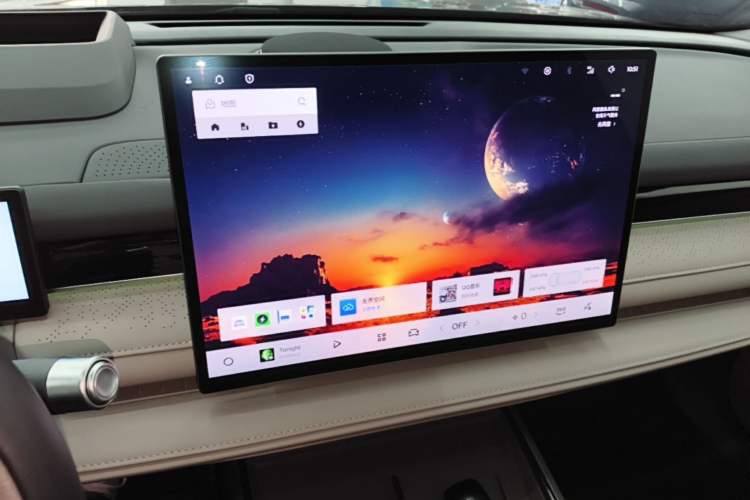 Used Geely Galaxy 8 2025 130km EM-P Starship Edition Audio And AC Panel