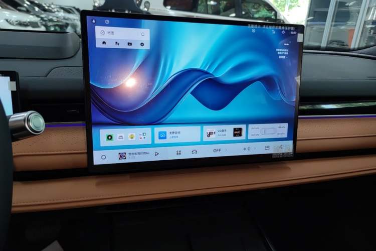 Used Geely Galaxy 8 2025 130km EM-P Starship Edition Audio And AC Panel