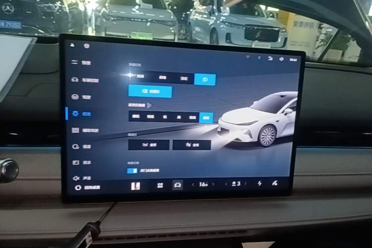 Used Geely Galaxy 8 2025 130km EM-P Starship Edition Audio And AC Panel