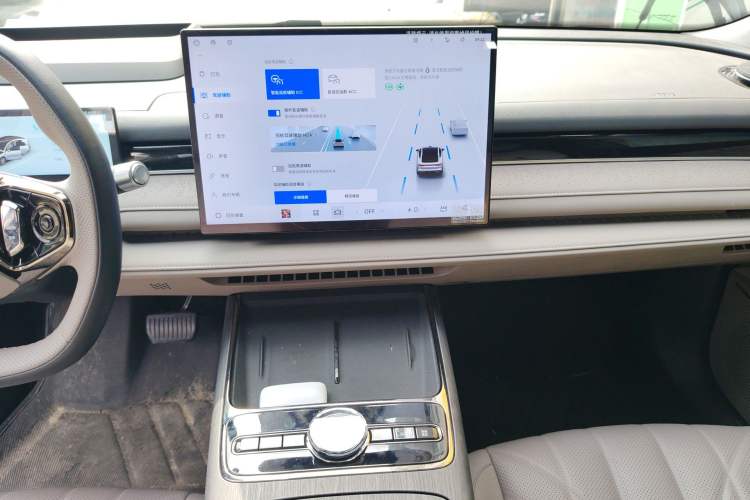 Used Geely Galaxy 8 2025 130km EM-P Starship Edition Audio And AC Panel