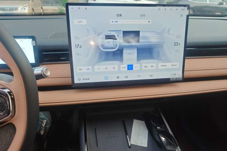 Used Geely Galaxy 8 2025 130km EM-i Prestige Edition Audio And AC Panel