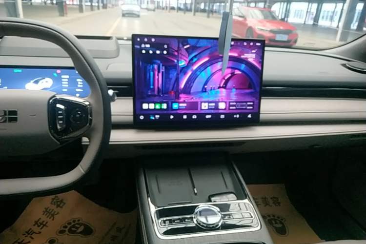 Used Geely Galaxy 8 2025 130km EM-P Starship Edition Audio And AC Panel