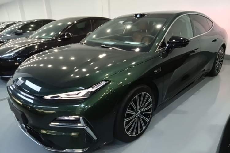 Geely Galaxy 8 2025 130km EM-P Starship Edition