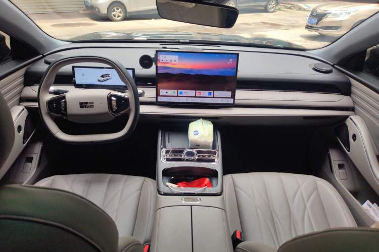 Used Geely Galaxy 8 2025 130km EM-i Deluxe Edition Center Console