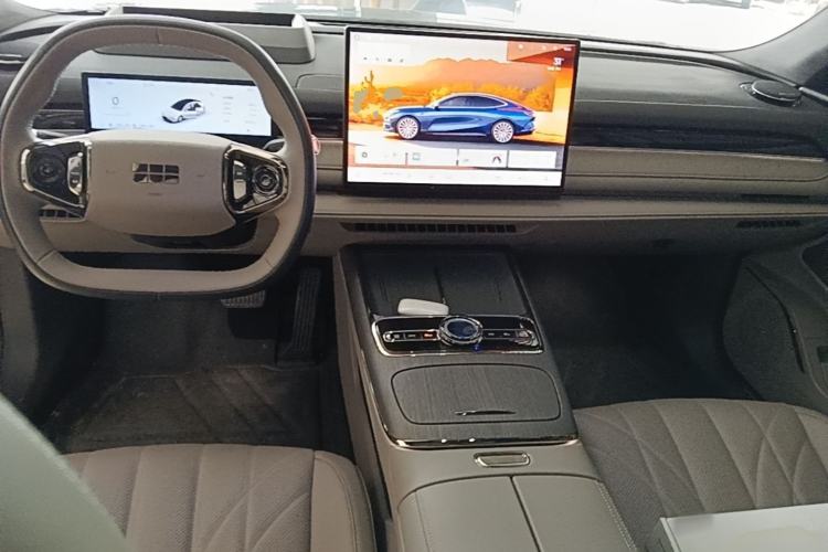 Used Geely Galaxy 8 2025 130km EM-P Starship Edition Center Console