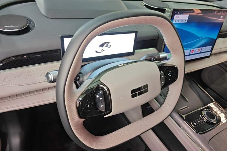 Used Geely Galaxy 8 2025 130km EM-i Flagship Edition Center Console