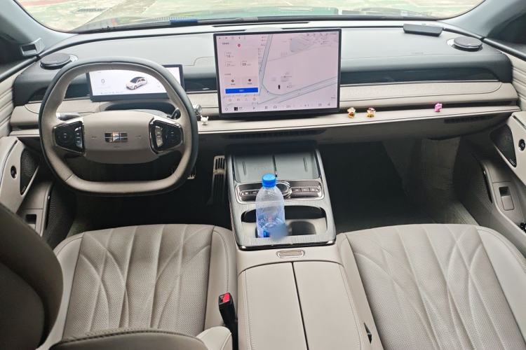 Used Geely Galaxy 8 2025 130km EM-i Prestige Edition Center Console