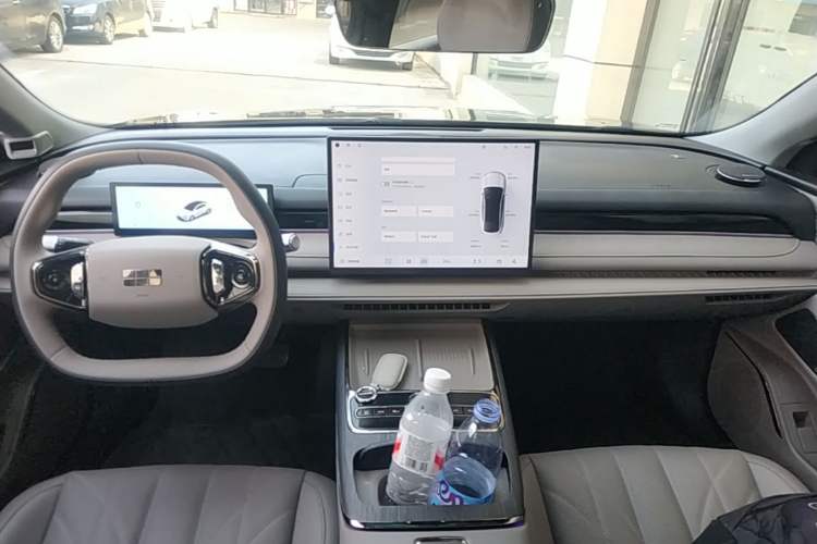 Used Geely Galaxy 8 2025 130km EM-i Prestige Edition Center Console
