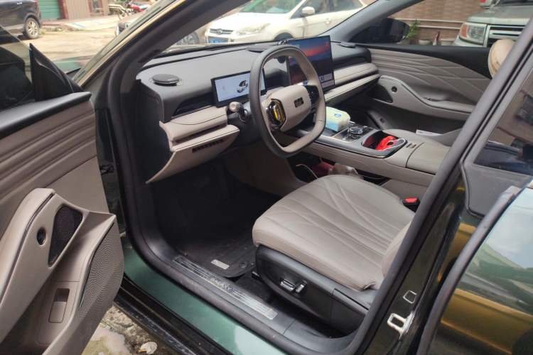 Used Geely Galaxy 8 2025 130km EM-i Deluxe Edition Driver Seat