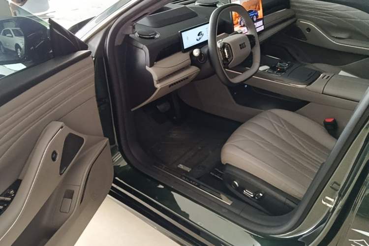 Used Geely Galaxy 8 2025 130km EM-P Starship Edition Driver Seat