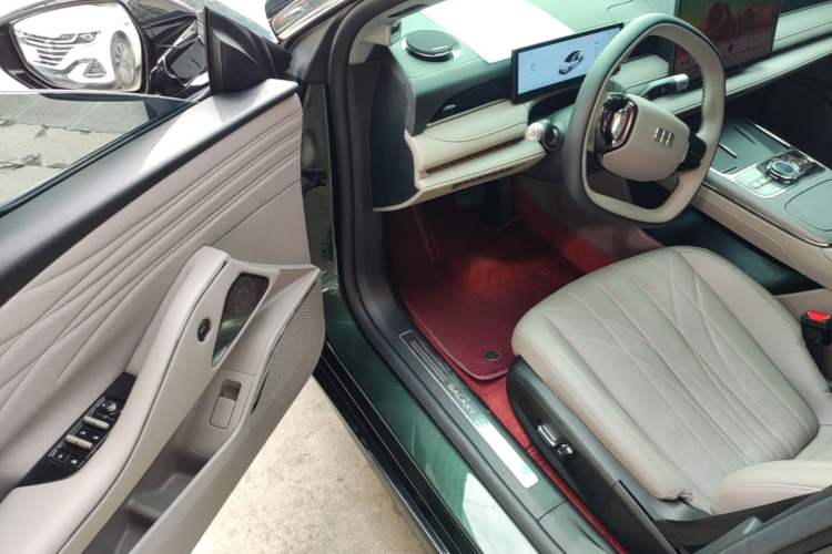 Used Geely Galaxy 8 2025 130km EM-i Prestige Edition Driver Seat
