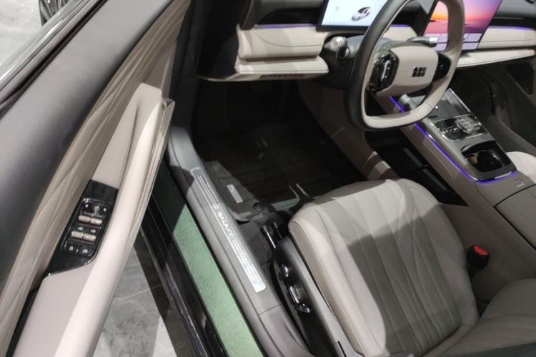 Used Geely Galaxy 8 2025 130km EM-i Flagship Edition Driver Seat