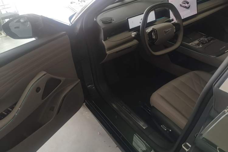 Used Geely Galaxy 8 2025 130km EM-i Deluxe Edition Driver Seat