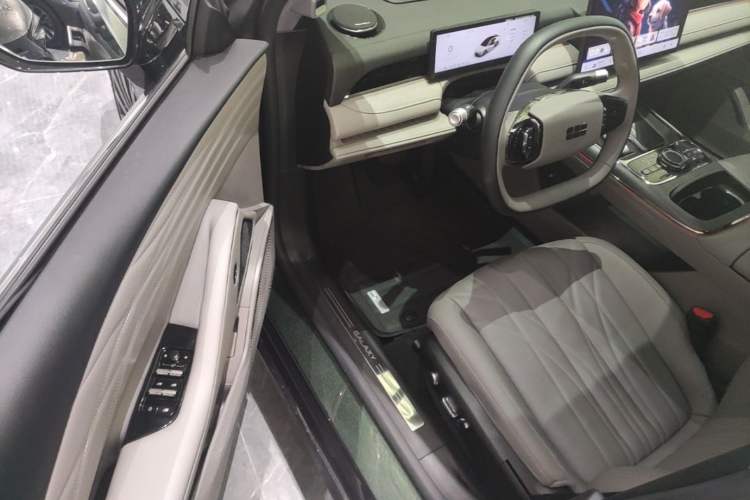 Used Geely Galaxy 8 2025 130km EM-P Starship Edition Driver Seat