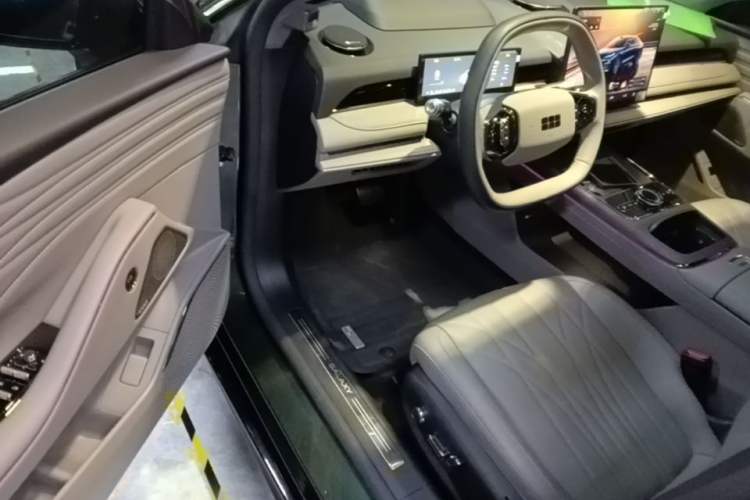 Used Geely Galaxy 8 2025 130km EM-P Starship Edition Driver Seat