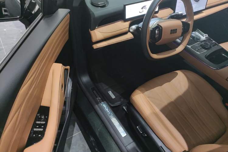 Used Geely Galaxy 8 2025 130km EM-i Deluxe Edition Driver Seat