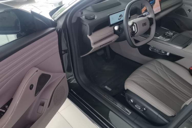 Used Geely Galaxy 8 2025 130km EM-P Starship Edition Driver Seat