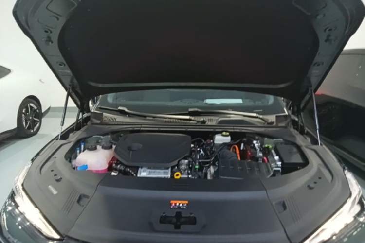 Used Geely Galaxy 8 2025 130km EM-P Starship Edition Engine Bay