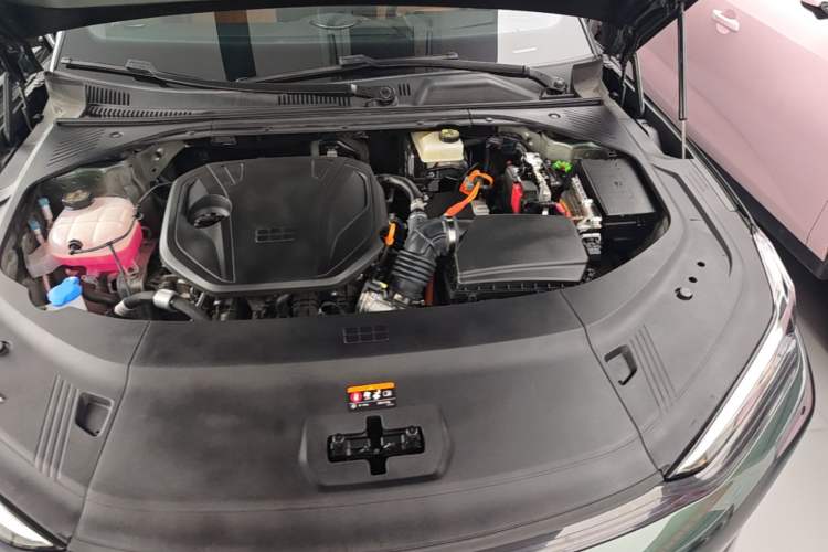 Used Geely Galaxy 8 2025 130km EM-i Flagship Edition Engine Bay