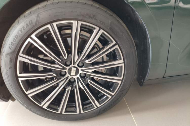 Used Geely Galaxy 8 2025 130km EM-P Starship Edition Exterior 1