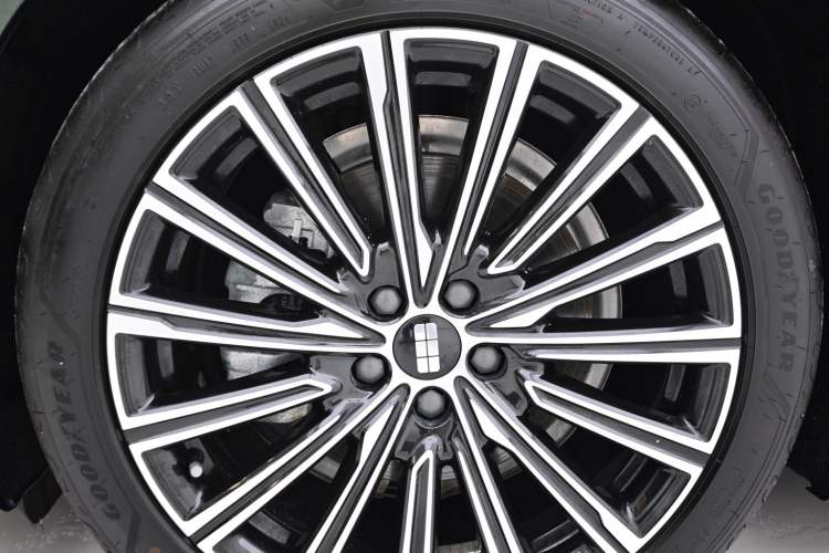 Used Geely Galaxy 8 2025 130km EM-P Starship Edition Exterior 10