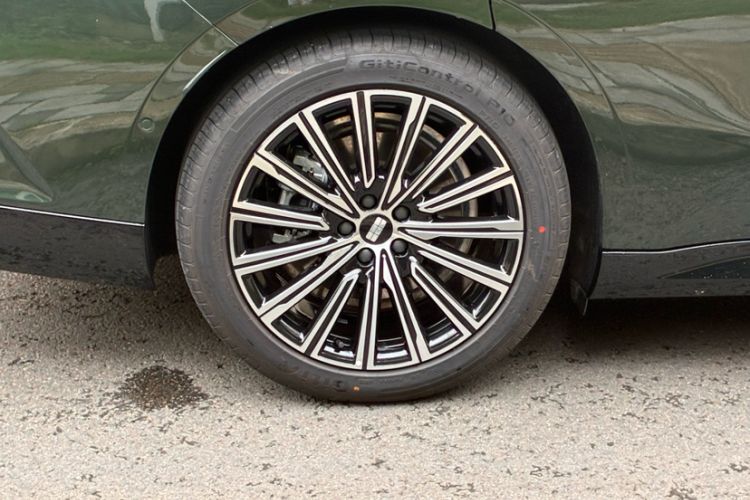 Used Geely Galaxy 8 2025 130km EM-i Flagship Edition Exterior 11