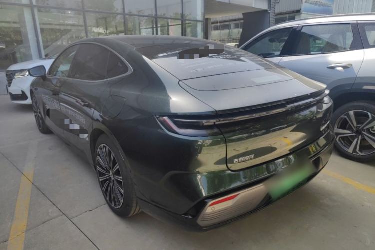 Used Geely Galaxy 8 2025 130km EM-P Starship Edition Exterior 2