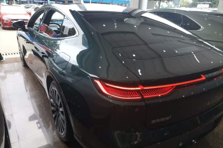 Used Geely Galaxy 8 2025 130km EM-P Starship Edition Exterior 2