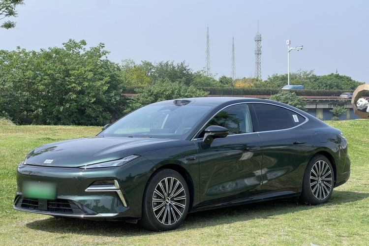 Used Geely Galaxy 8 2025 130km EM-P Starship Edition Exterior 2