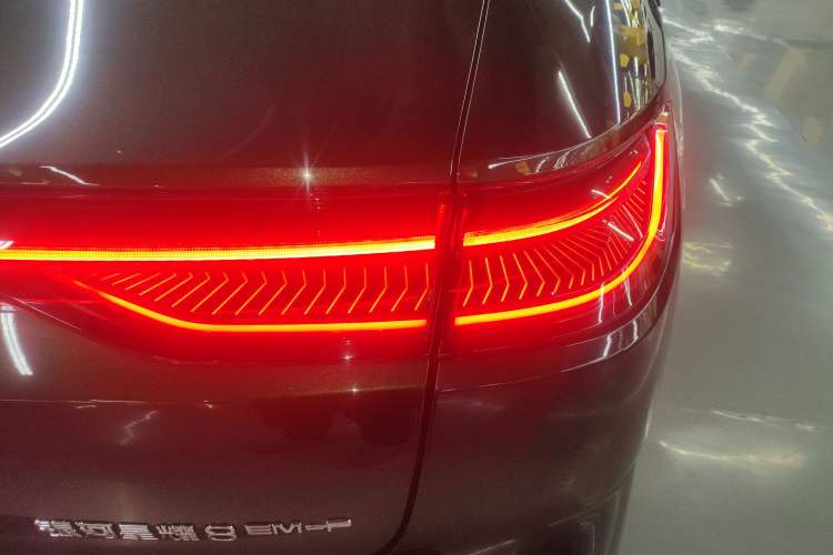 Used Geely Galaxy 8 2025 130km EM-P Starship Edition Exterior 3