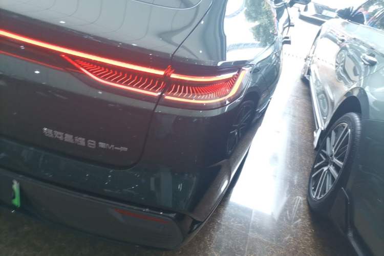 Used Geely Galaxy 8 2025 130km EM-P Starship Edition Exterior 3
