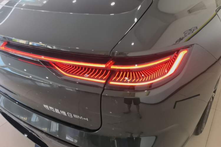 Used Geely Galaxy 8 2025 130km EM-i Flagship Edition Exterior 3