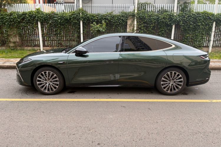 Used Geely Galaxy 8 2025 130km EM-i Flagship Edition Exterior 4