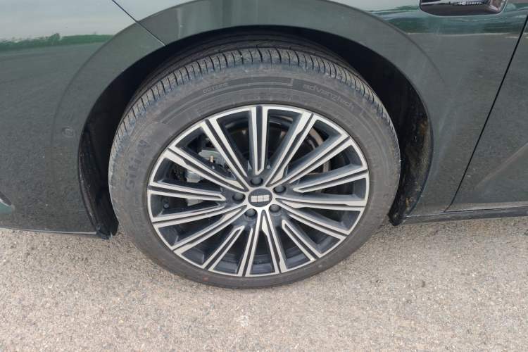 Used Geely Galaxy 8 2025 130km EM-i Flagship Edition Exterior 4