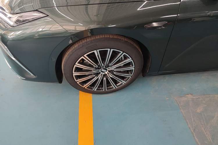 Used Geely Galaxy 8 2025 130km EM-P Starship Edition Exterior 4